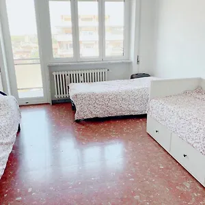 Female Dormitory For Only Female Couette-café