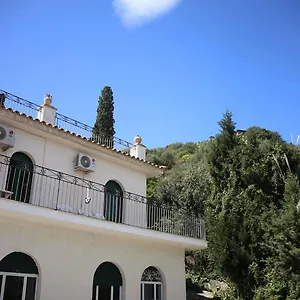 villa-moschella.taorminaitalyhotels.com/
